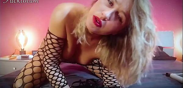  Super hot blonde slutty enjoys herself like a dog in heat! She uses all types of dirty toys to reach an extreme real vibrator orgasm!!